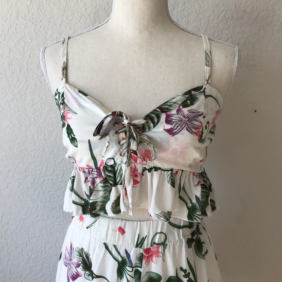WHITE FLORAL CROPPED BUSTIER TOP SHORTS CO ORD SET - Picture 6 of 15